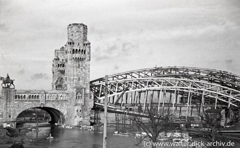 Wiederaufbau der Hohenzollernbrücke