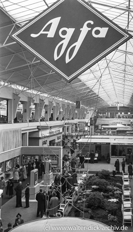 Photokina 1951 in Köln Werbeschild für Agfa