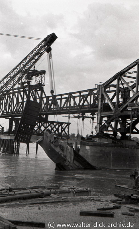 Wiederaufbau der Südbrücke 1946