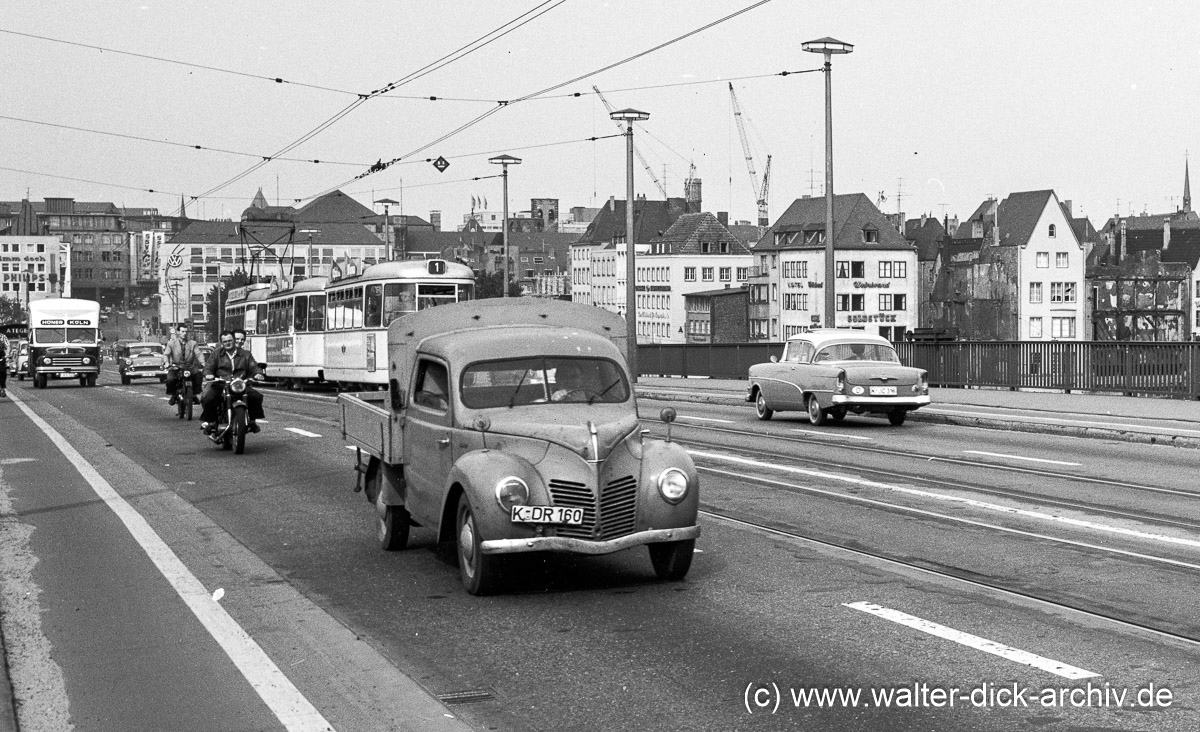 Auf der Deutzer Brücke 1958