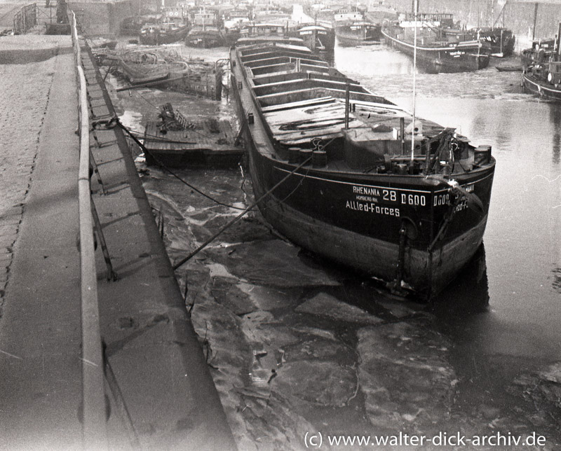Eisgang in Hafenanlagen 1947