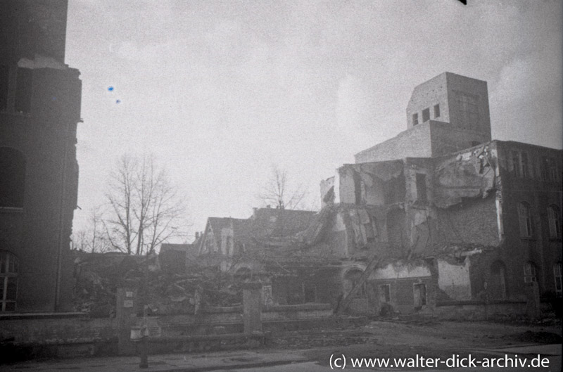 Zerstörungen und Wiederaufbau in der Lindenburg