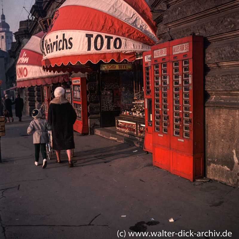 Ladenlokale unter der Hohenzollernbrüücke 1970