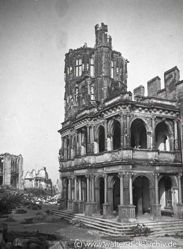 Ruine des Rathauses 1946
