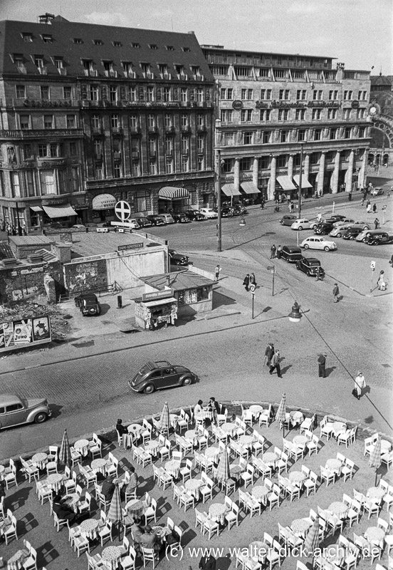 Trankgasse mit Hotel Excelsior und Domvorplatz 1951