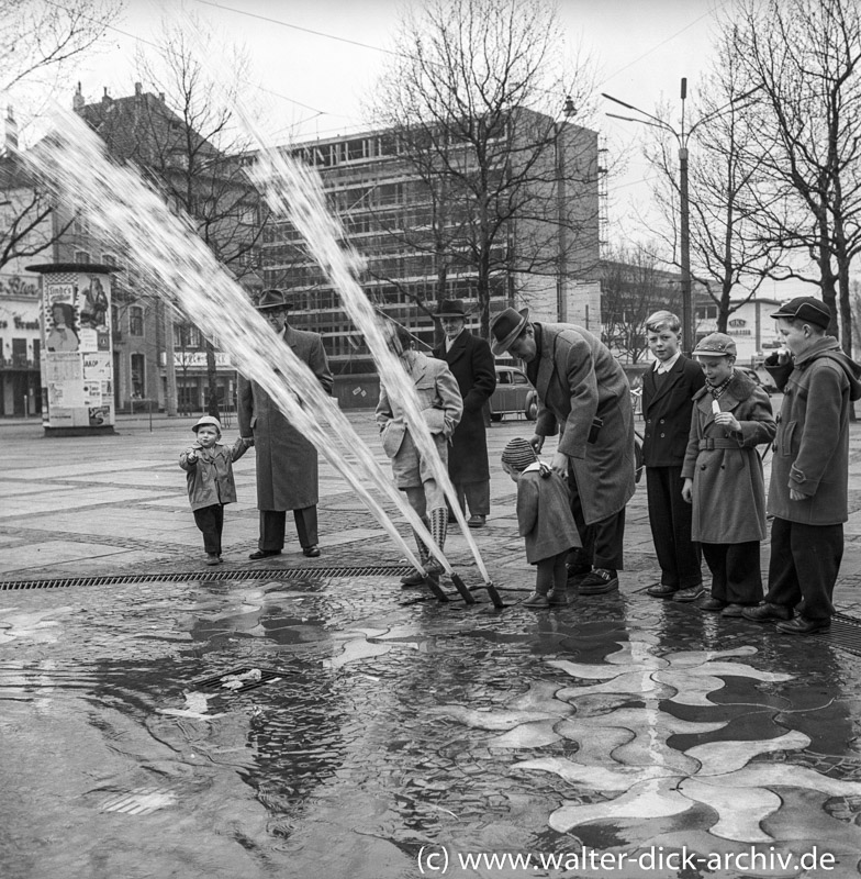 Springbrunnen auf dem Neumarkt 1959