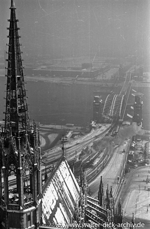 Hohenzollernbrücke und Kölner Messe