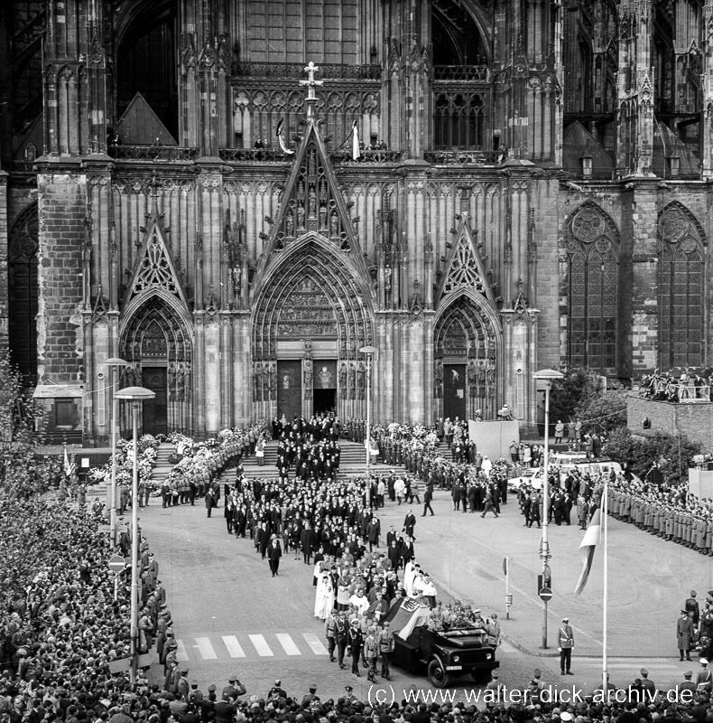Abfahrt des Sargs Beerdigung Konrad Adenauer 1967