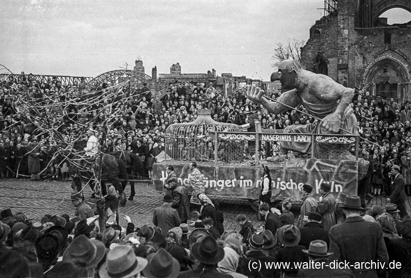 Im Rosenmontagszug 1950