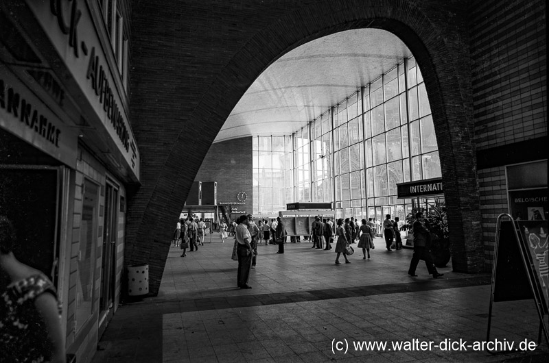 Quergang im Hauptbahnhof 1958