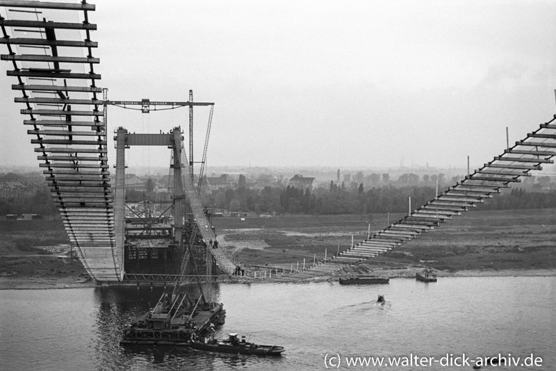 Bau der Mülheimer Brücke 1949