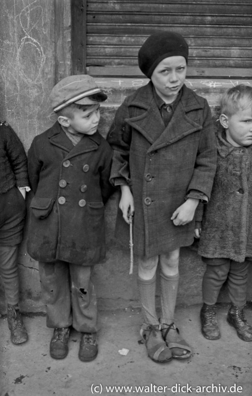 Angst und Skepsis bei Kindern in Köln 1946