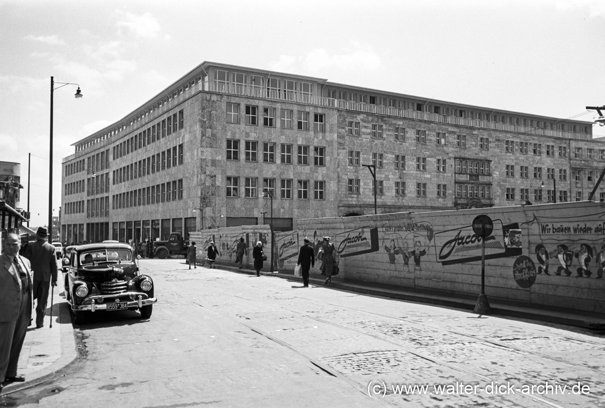Das wiederaufgebaute Stadthaus 1955