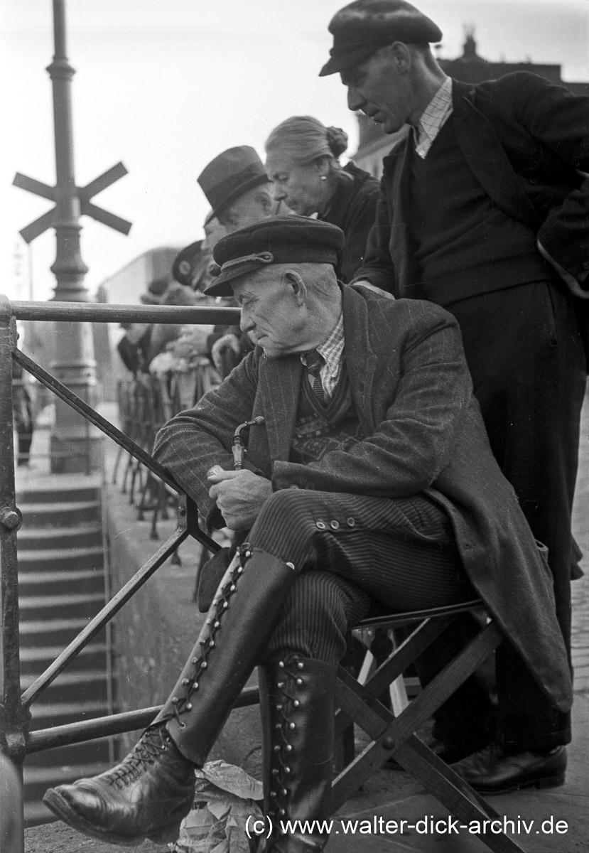 Experten am Rheinufer 1938
