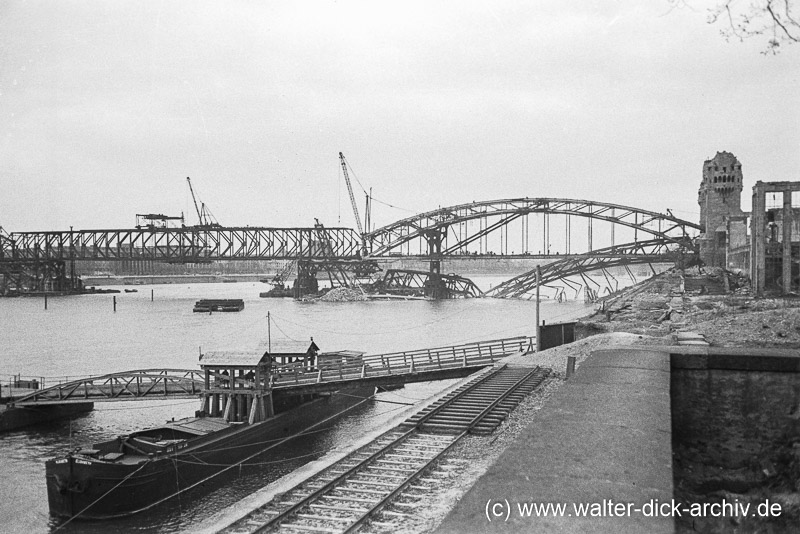 Wiederaufbau der Hohenzollernbrücke 1947