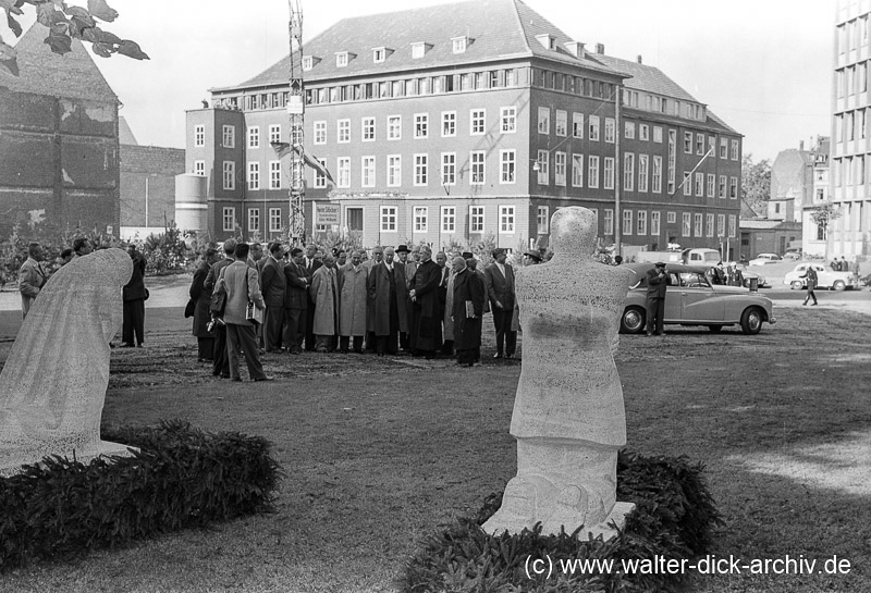 Die trauernden Eltern 1955