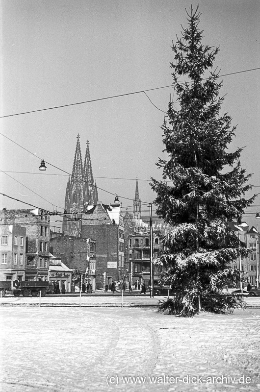 Heumarkt zur Vorweihnachtszeit 1950