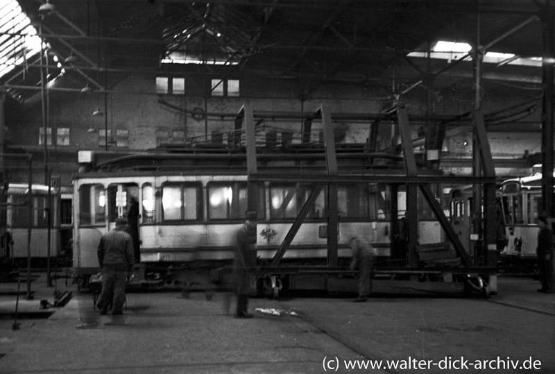 Verschiebebühne in der Halle der Kölner Straßenbahnen