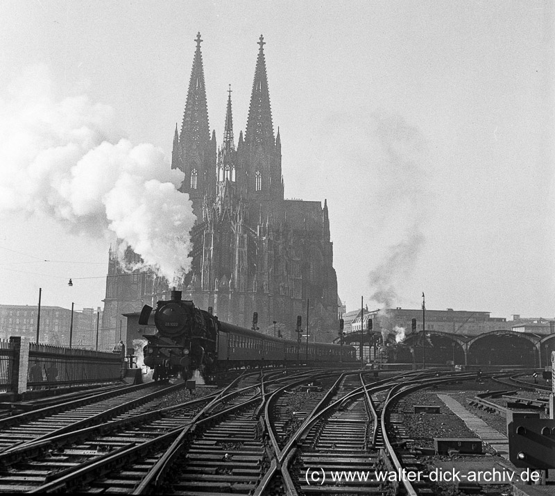 Ausfahrt aus Gleis 1-1953
