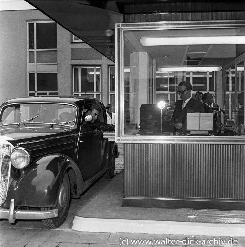 Autoschalter der Sparkasse 1961