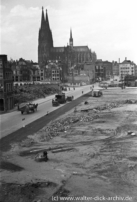 Trauriger Durchblick vom Heumarkt zum Kölner Dom