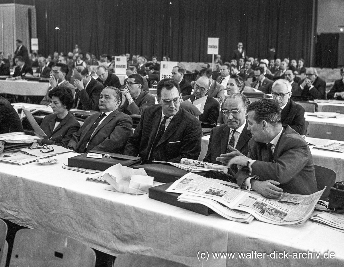 Delegierte beim Kölner SPD Parteitag 1962