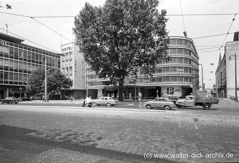 Augustinerplatz mit Parkhaus 1959