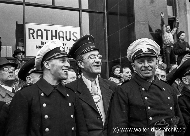 Im Rosenmontagszug 1950