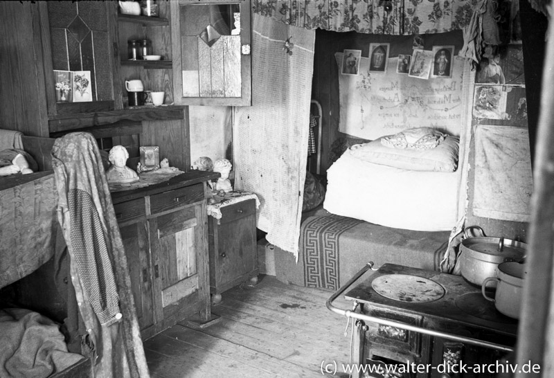 WDA016-027 Auf engstem Raum in einer Kölner Notunterkunft