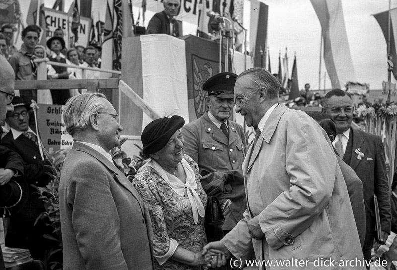 Konrad Adenauer beim Schlesiertreffen 1950