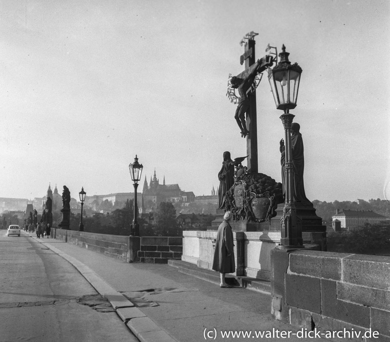 Prag-Karlsbrücke Hradschin und Veitsdom 1965