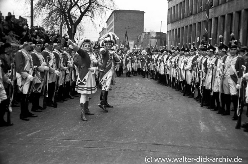 Die Roten Funken tanzen auf der Straße 1952