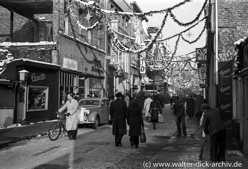 Weihnachtsschmuck auf der Hohe Straße