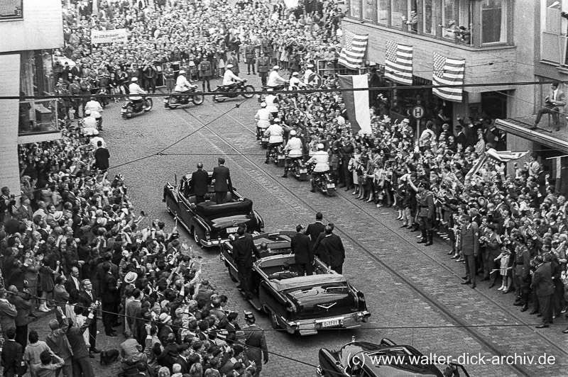 J.F. Kennedy auf dem Weg zum Rathaus 1963