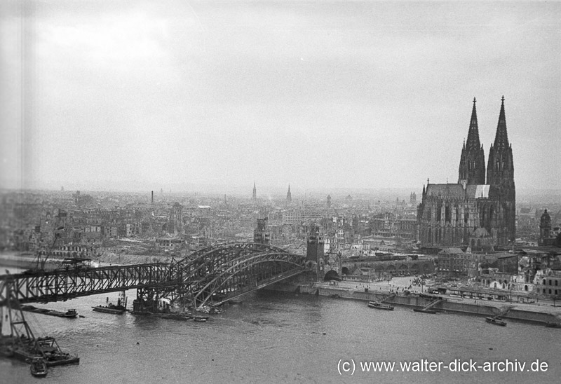 Wiederaufbau der Hohenzollernbrücke 1948