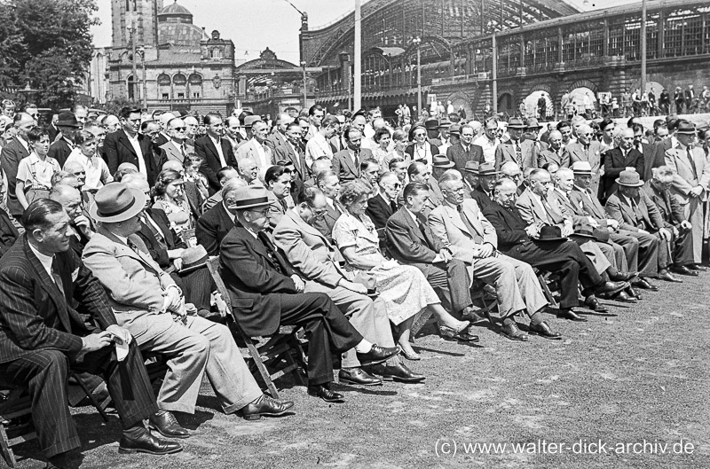 Eröffnung des Busbahnhofs 1952