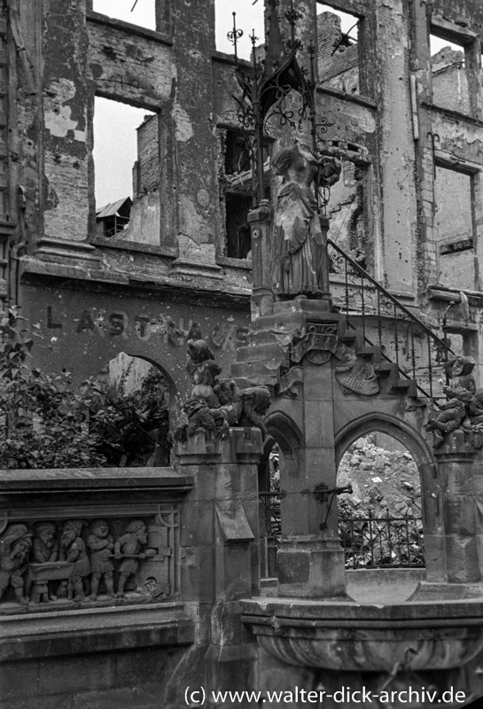 Der zerstörte Heinzelmännchenbrunnen