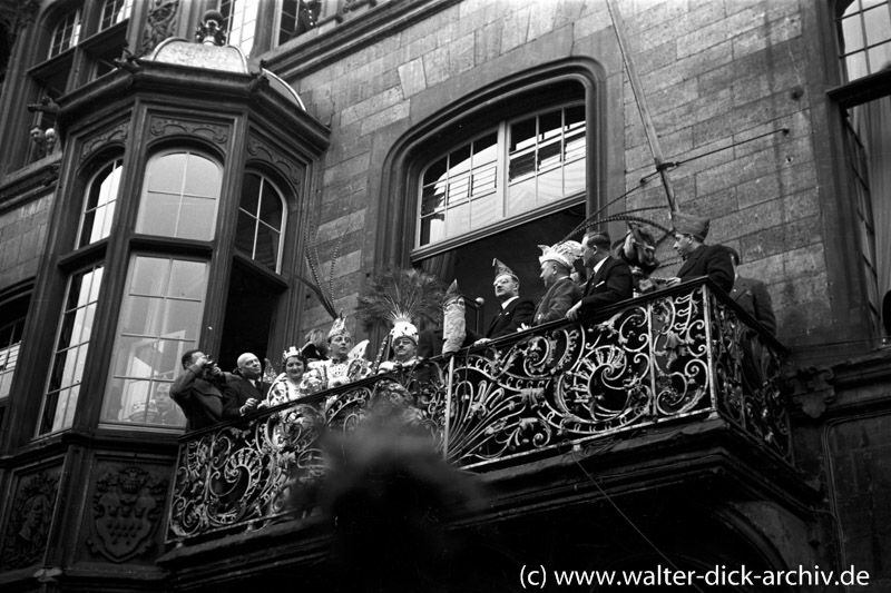 Das Dreigestirn auf dem Balkon des Rathauses 1938