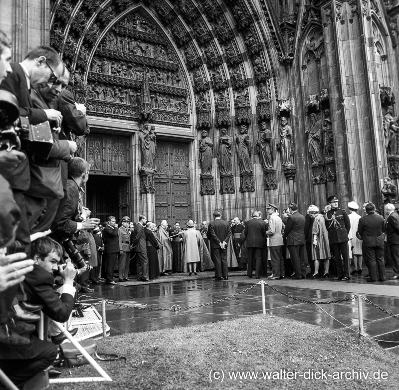 Die Queen betritt den Dom - Königin Elisabeth II. 1965