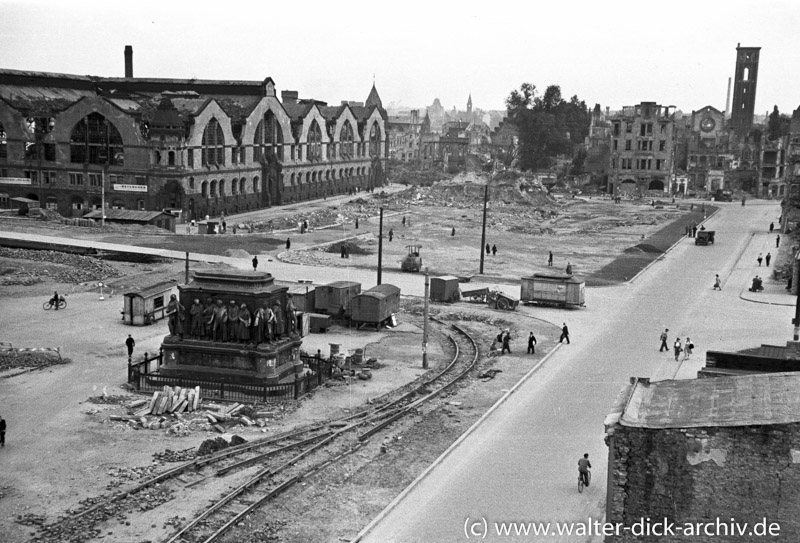 Der Kölner Heumarkt mit der Central Markthalle