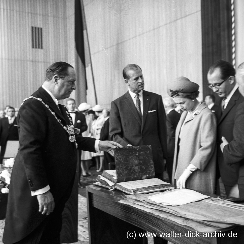 Empfang im Rathaus - Königin Elisabeth II. 1965