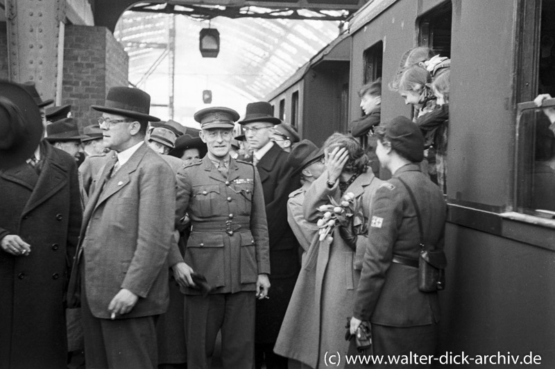 Abreise von Kölner Kindern in die Schweiz 1947