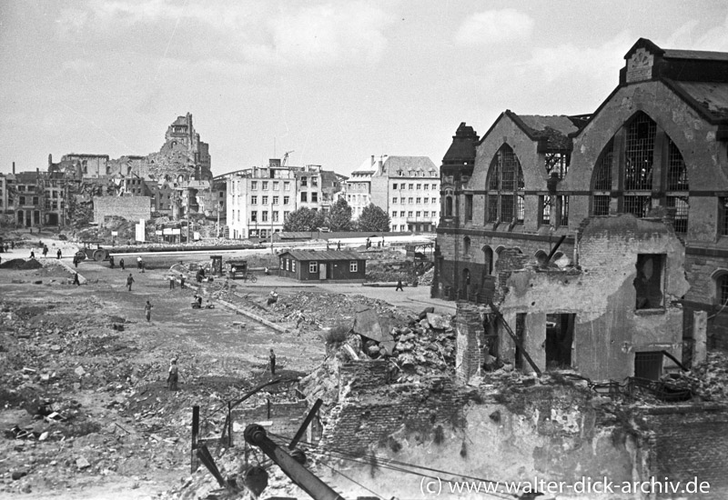 Der Heumarkt in Köln mit der alten Central-Markthalle