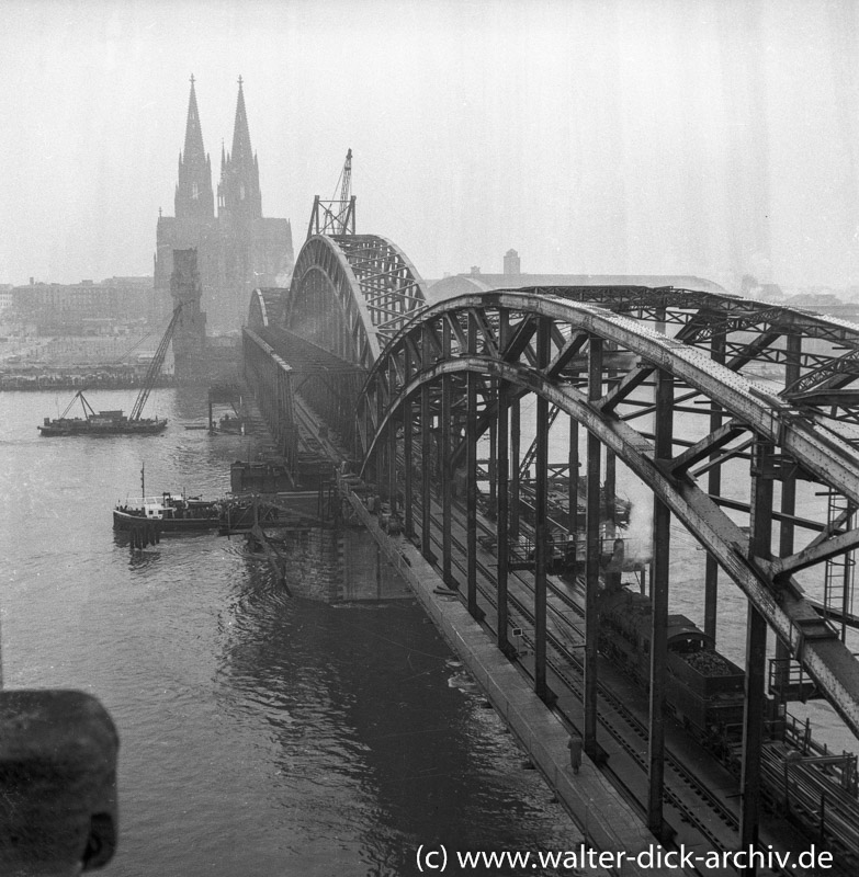 Wiederaufbau der Hohenzollernbrücke 1952