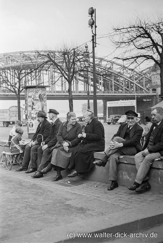 Philosophierende auf der Mauer 1938