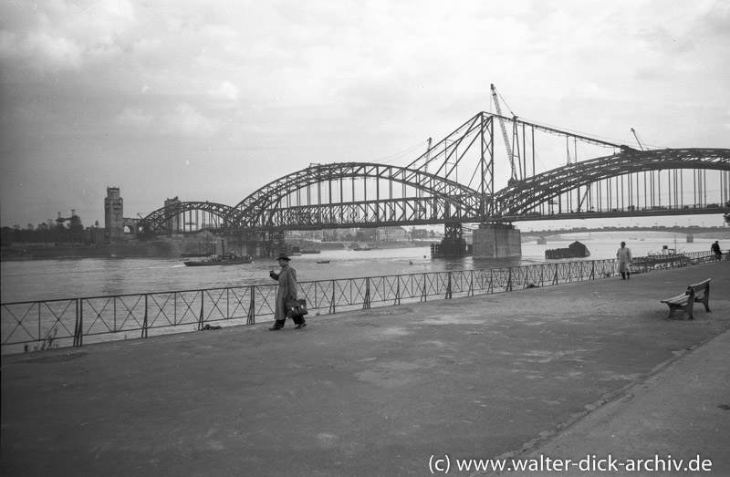 Wiederaufbau der Kölner Hohenzollernbrücke