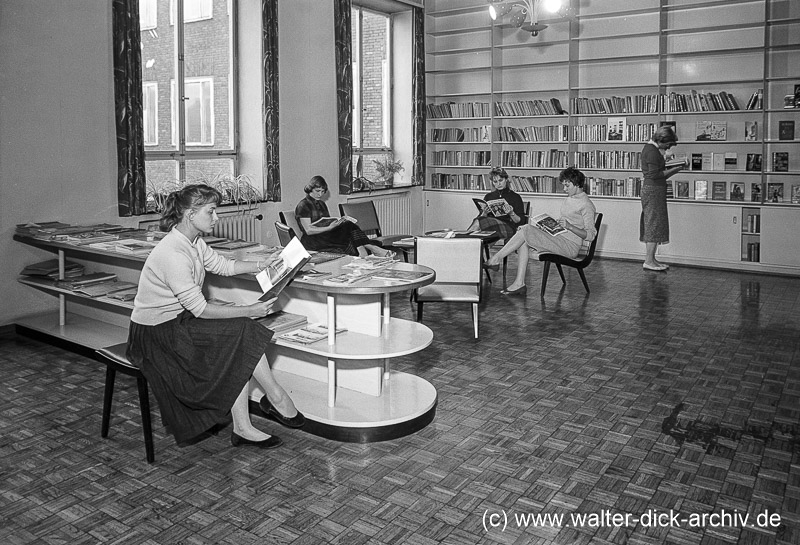 Bibliothek für die Mitarbeitenden 1958
