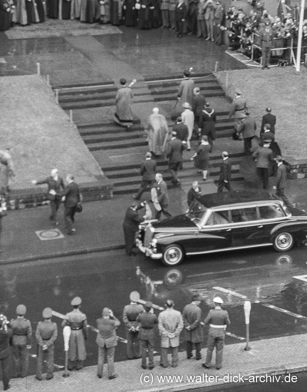 Die Queen betritt den Dom - Königin Elisabeth II. 1965