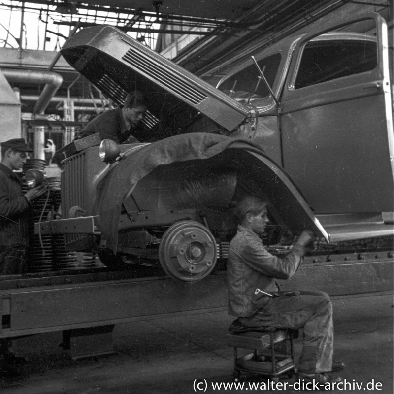 Endmontage eines Lkw bei Ford Köln