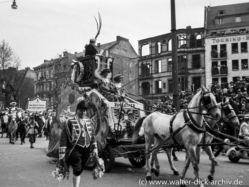 "Dä decke Tommes" als Zugleiter des Kölner Rosenmontagszuges 1951